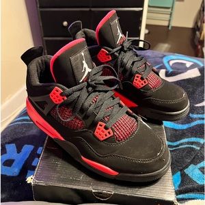 Jordan 4 red thunder
